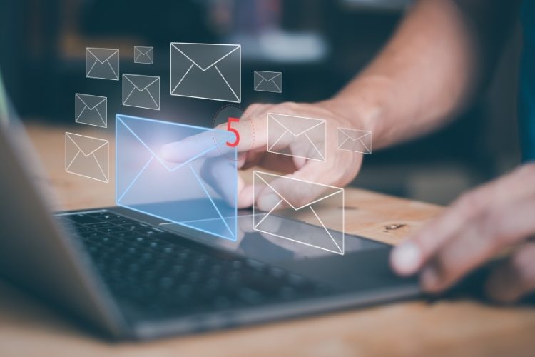 vecteezy-email-keyboard-small-16-9